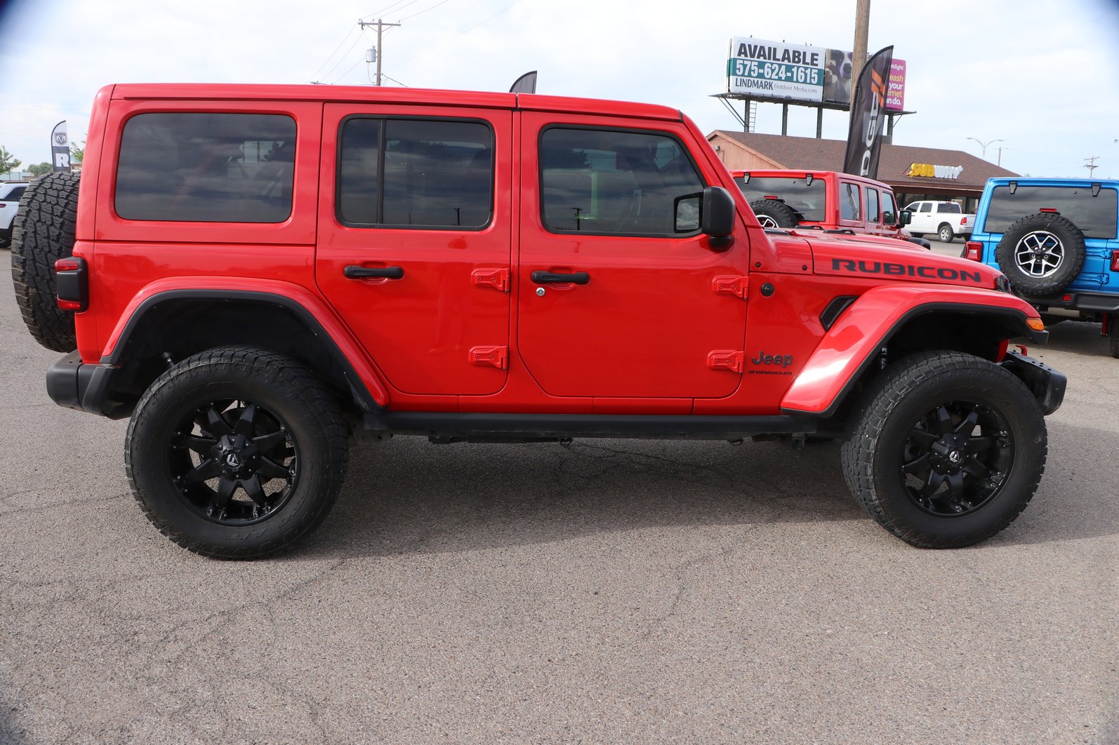 Used 2023 Jeep Wrangler Unlimited Rubicon w/ Steel Bumper Group AWD/4WD image 8