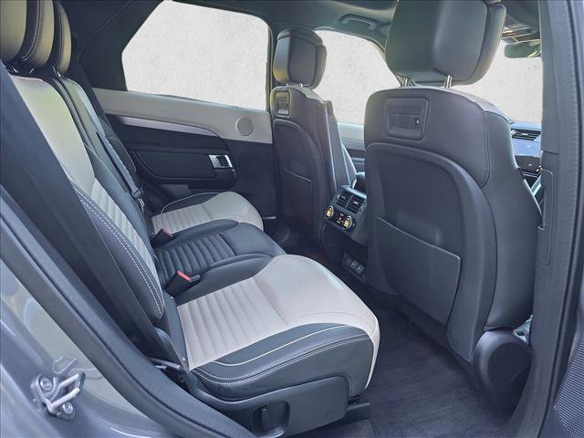 Certified 2024 Land Rover Discovery Dynamic SE image 11