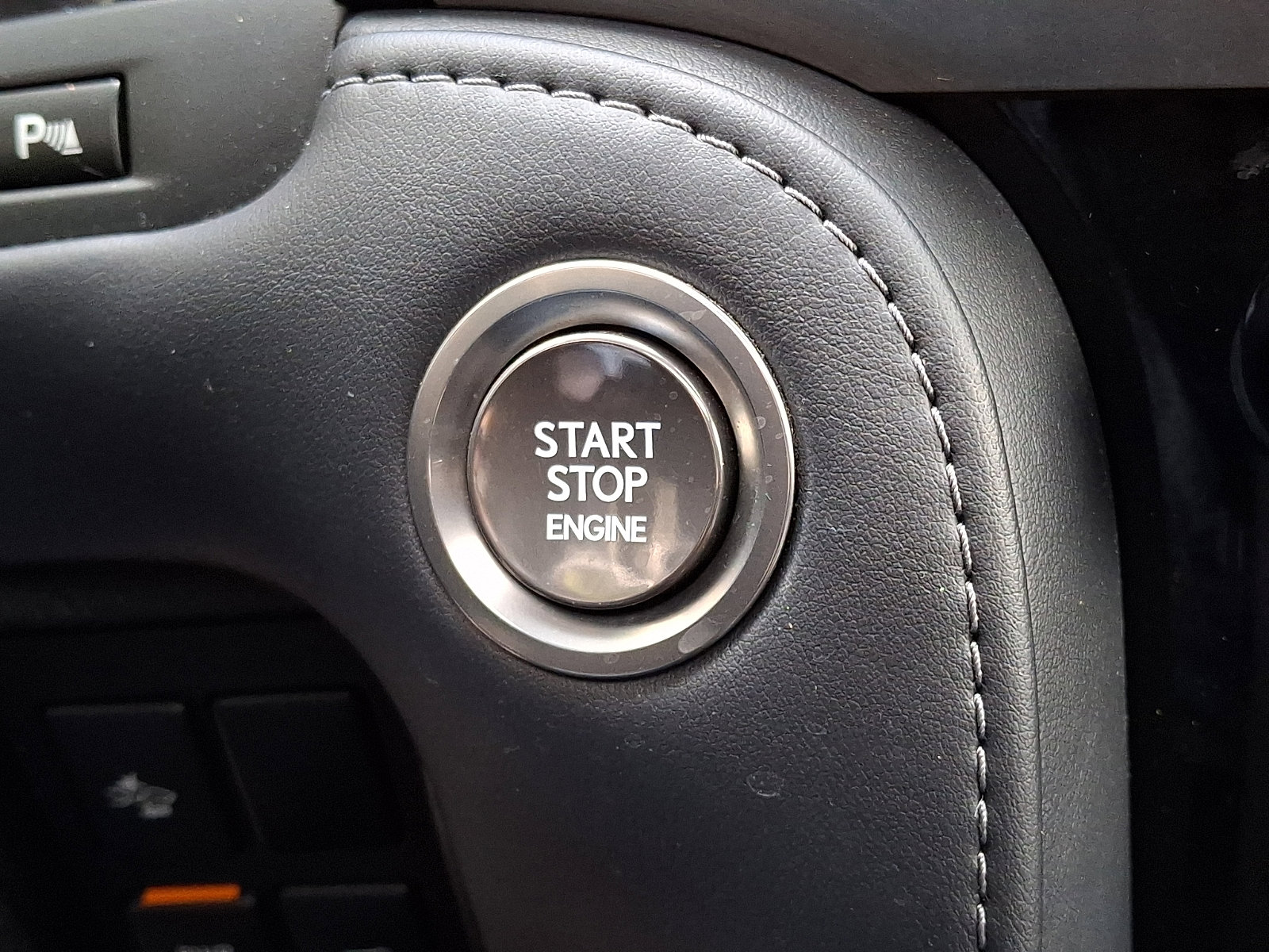 Certified 2020 Lexus LX 570 4WD w/ 3rd Row & Luxury Pkg image 24