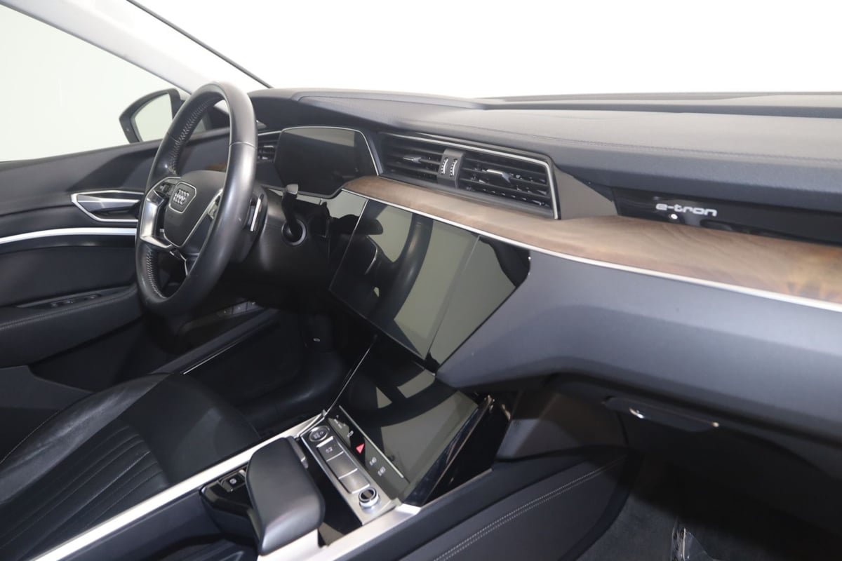 Used 2020 Audi e-tron Premium Plus AWD/4WD image 39
