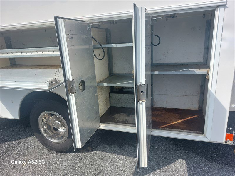 Used 2017 Chevrolet Express 4500 image 21