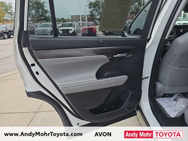 Used 2023 Toyota Highlander Limited AWD/4WD image 34