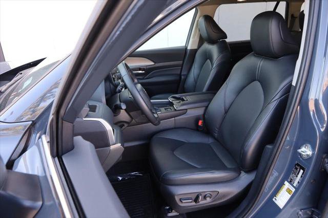 Certified 2025 Toyota Grand Highlander AWD image 9