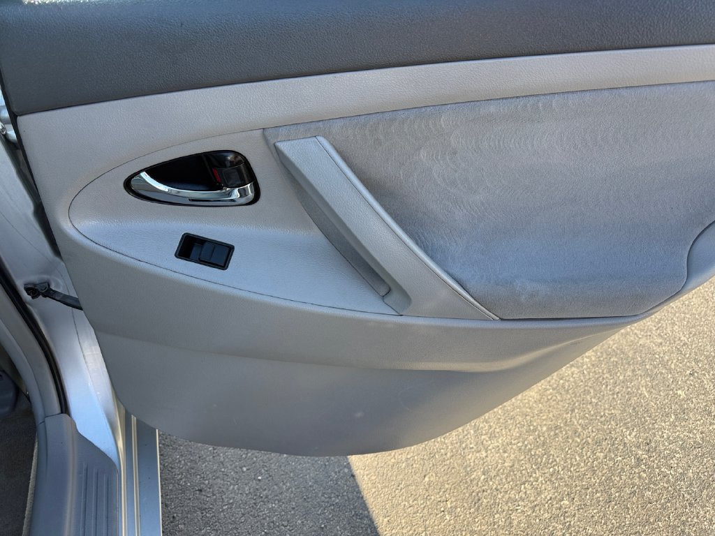 Used 2009 Toyota Camry LE FWD image 19