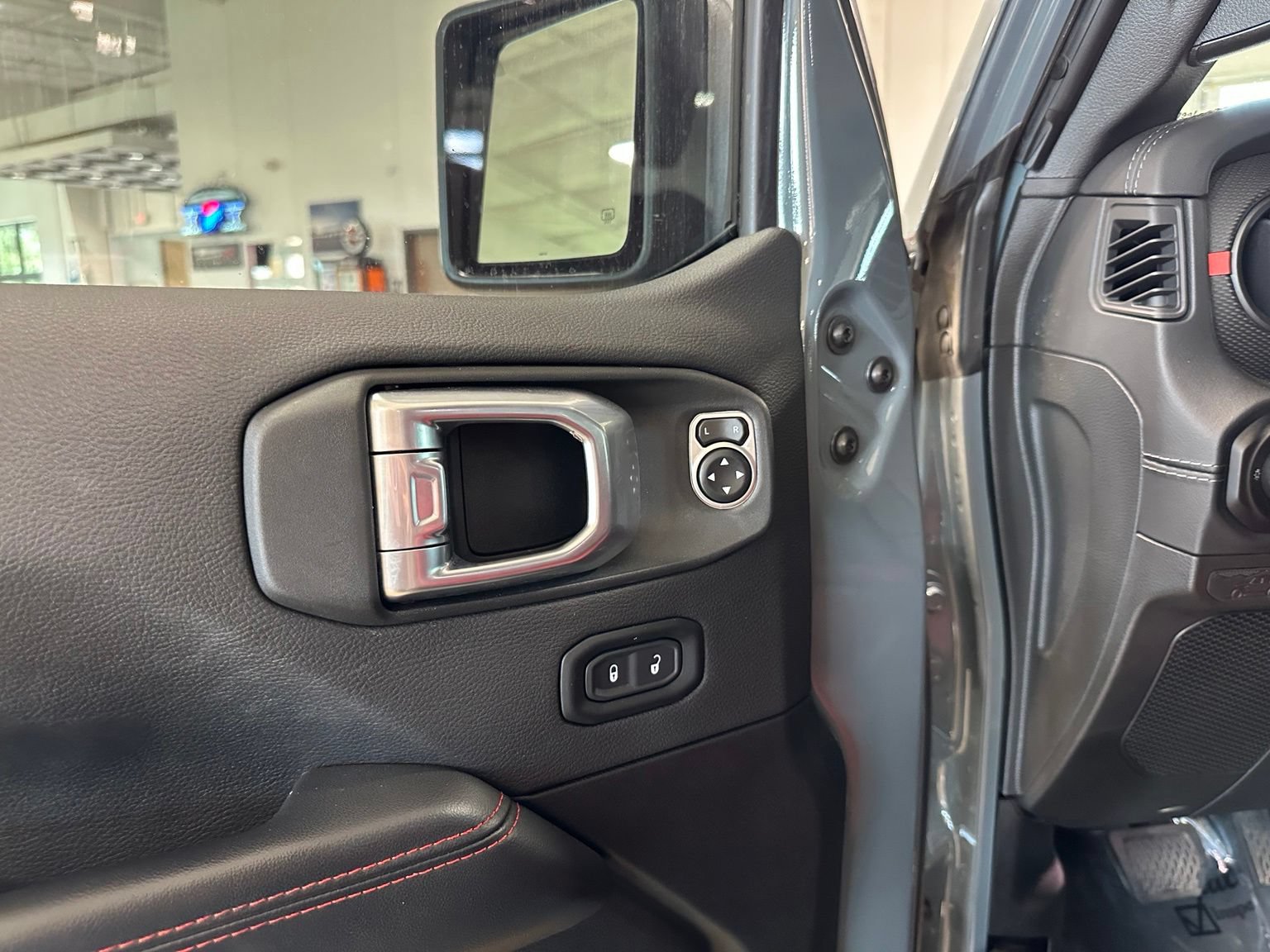 Used 2024 Jeep Wrangler Unlimited Rubicon 392 AWD/4WD image 12