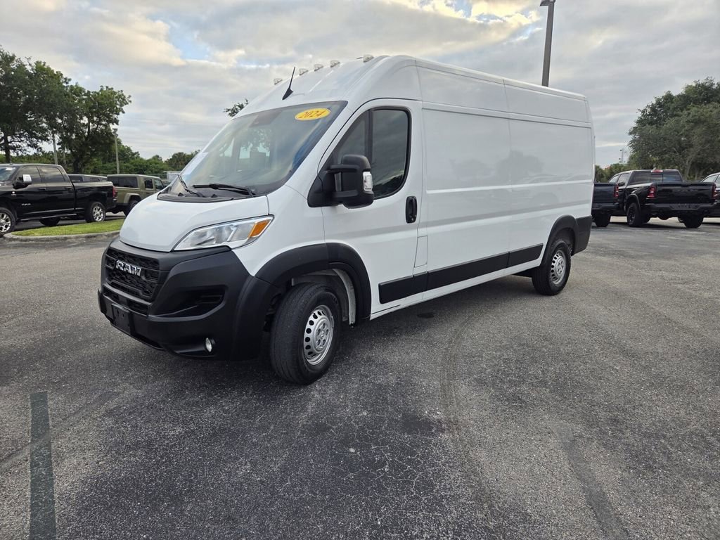 Used 2024 RAM ProMaster 2500 w/ Convenience Group FWD image 4