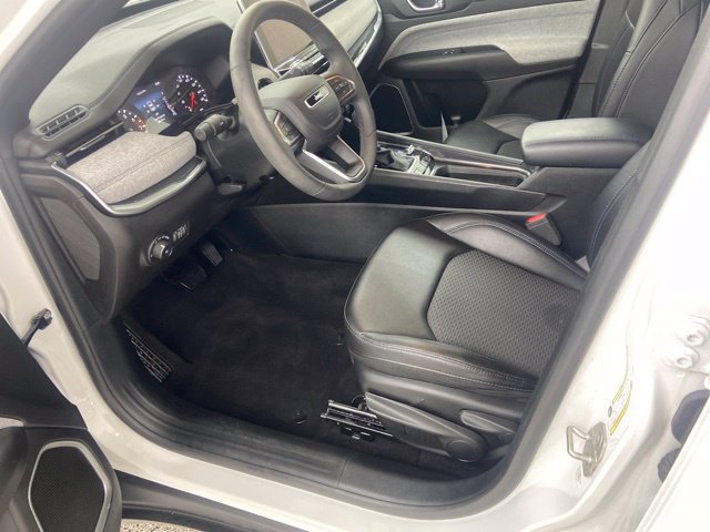 Used 2024 Jeep Compass Latitude AWD/4WD image 16