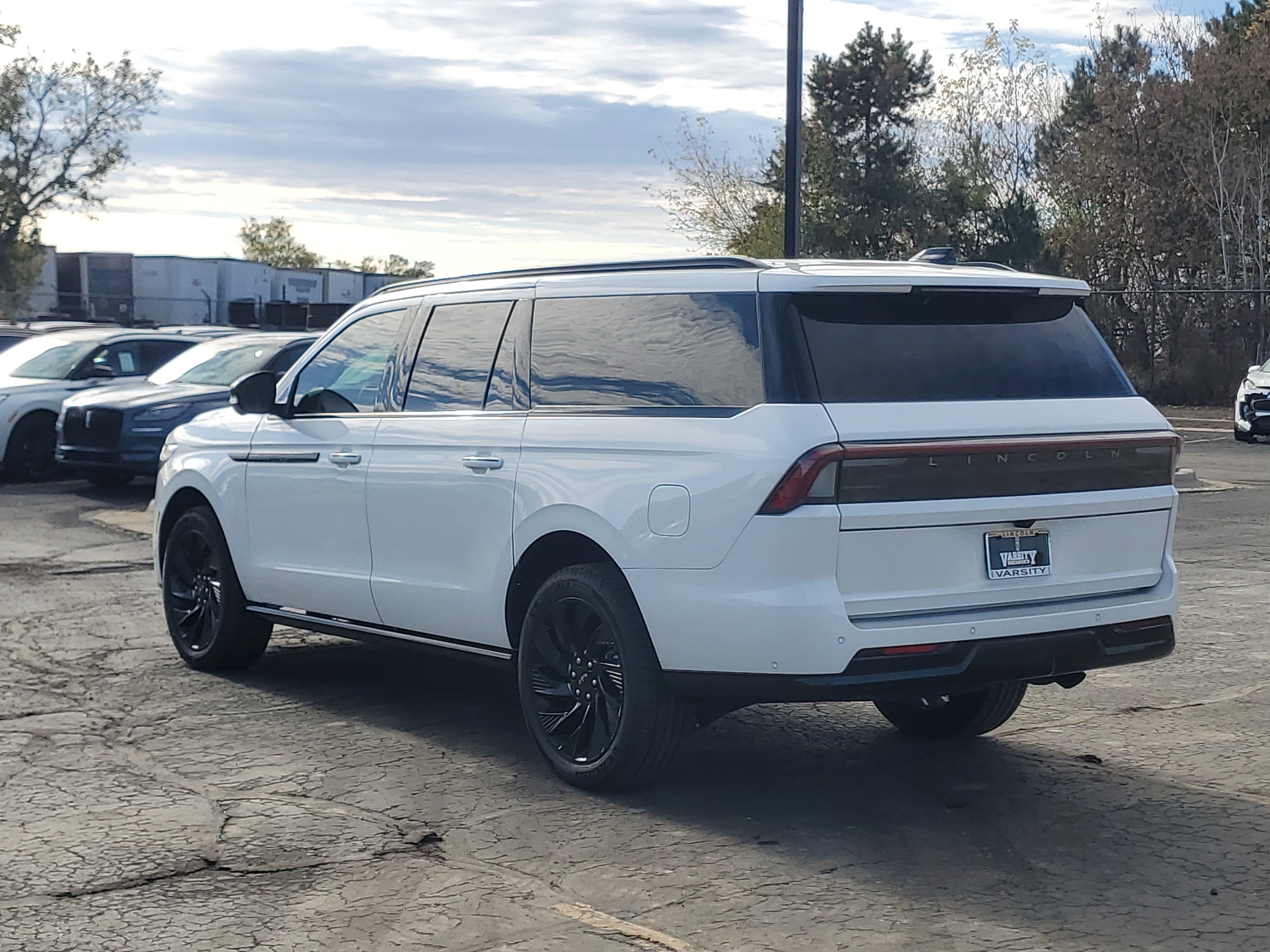 New 2025 Lincoln Navigator L Reserve w/ Jet Appearance Package image 3