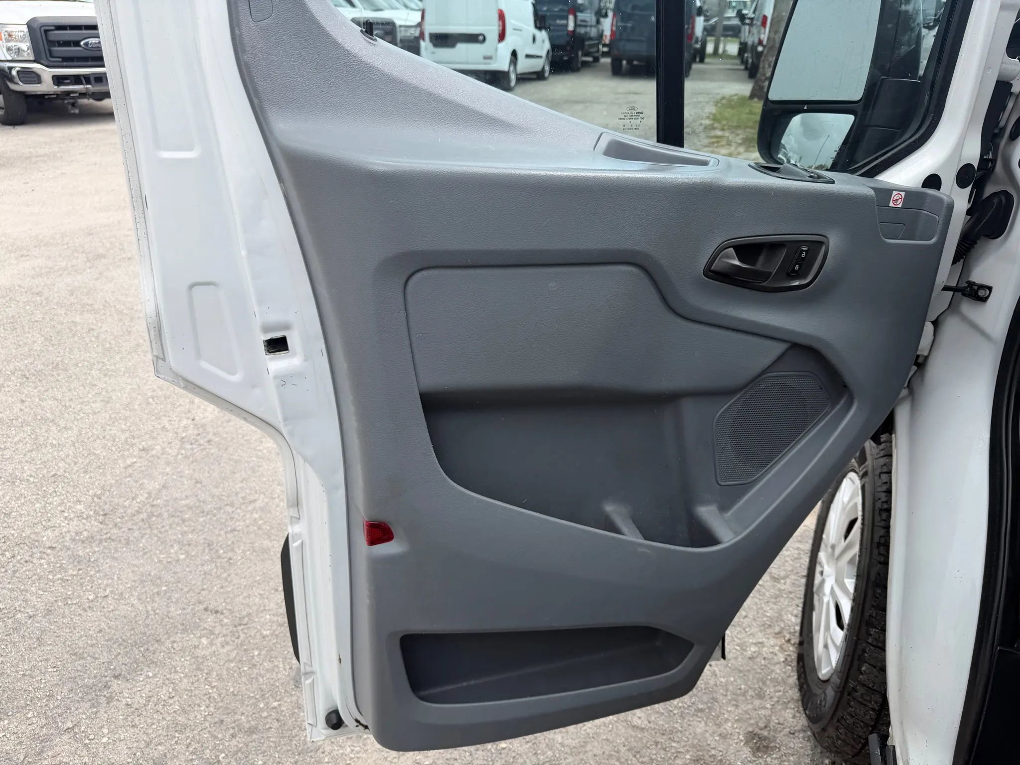 Used 2019 Ford Transit 250 XL w/ Exterior Upgrade Package image 11