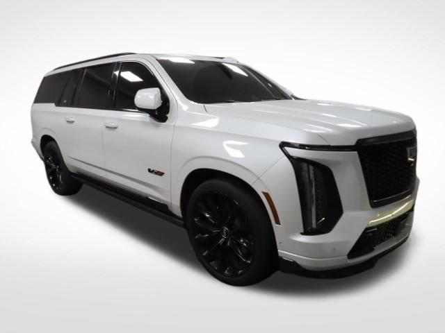 Used 2025 Cadillac Escalade ESV V w/ LPO, ONYX Package image 8