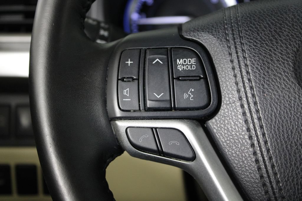 Used 2017 Toyota Highlander XLE FWD image 28