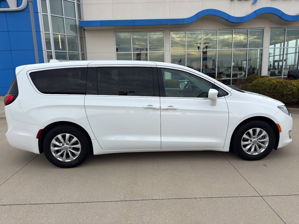 Used 2018 Chrysler Pacifica Touring Plus image 4