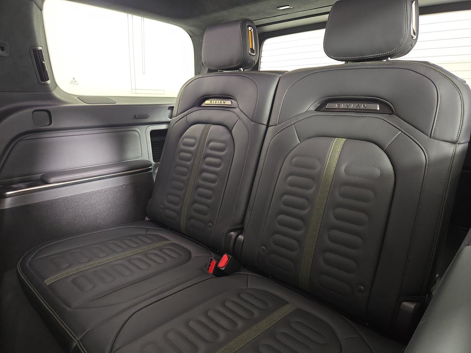 Used 2025 Rivian R1S Adventure AWD/4WD image 22