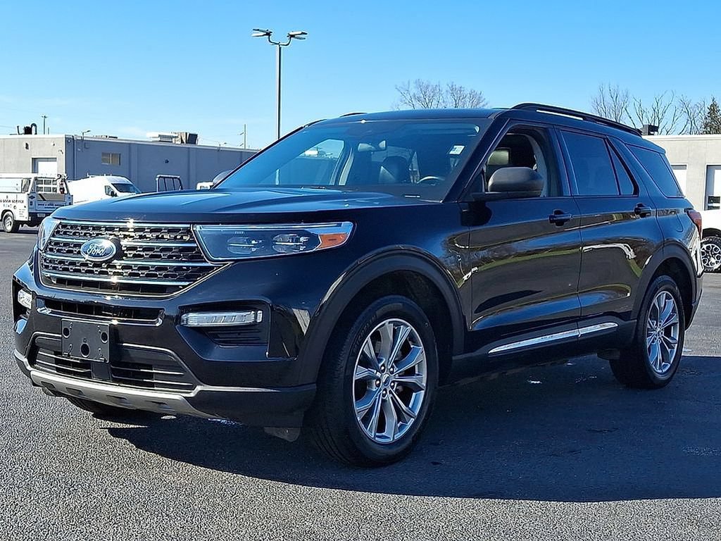 Used 2023 Ford Explorer XLT w/ Equipment Group 202A AWD/4WD image 6