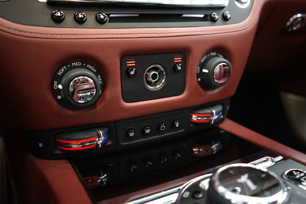 Used 2016 Rolls-Royce Wraith image 51