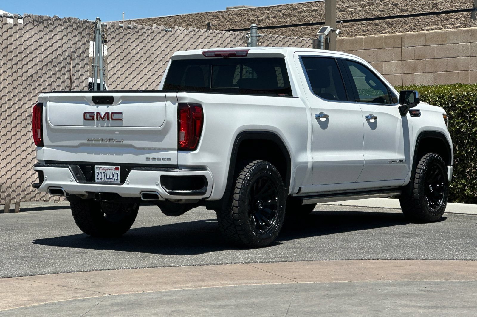 Used 2022 GMC Sierra 1500 Denali w/ Denali Reserve Package AWD/4WD image 4