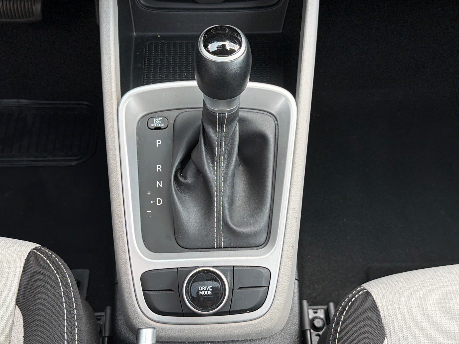 Used 2025 Hyundai Venue SEL FWD image 22