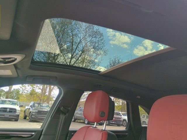 Used 2025 Porsche Macan AWD/4WD image 25