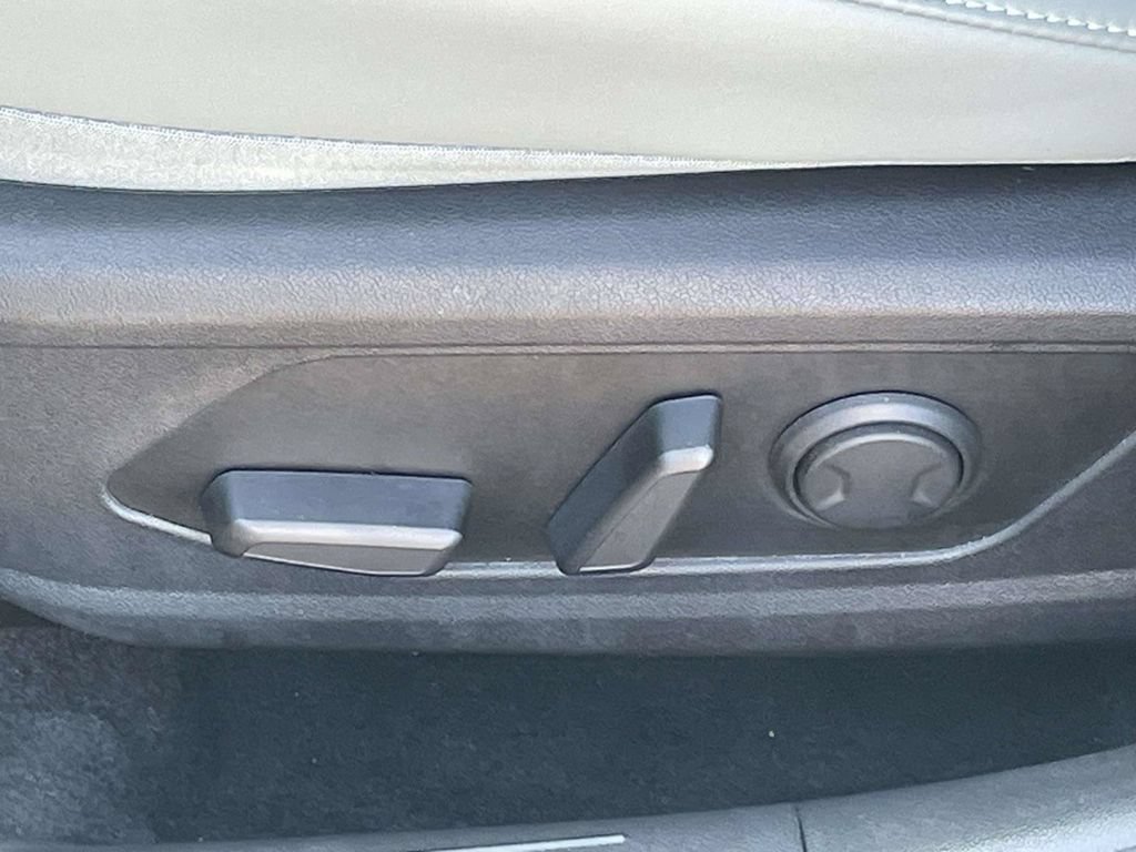 Used 2024 Hyundai Elantra Limited FWD image 14