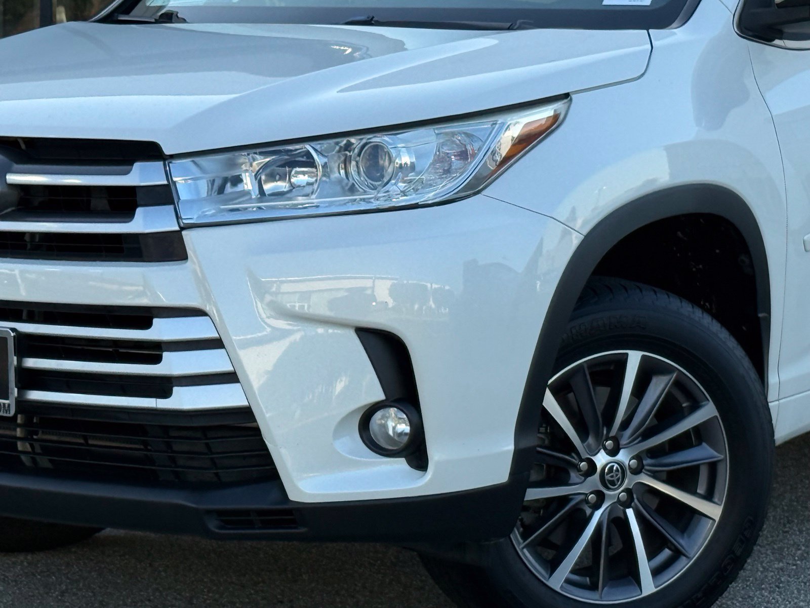 Used 2018 Toyota Highlander XLE FWD image 3