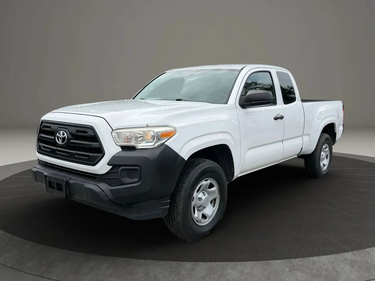 Used 2016 Toyota Tacoma SR RWD image 1