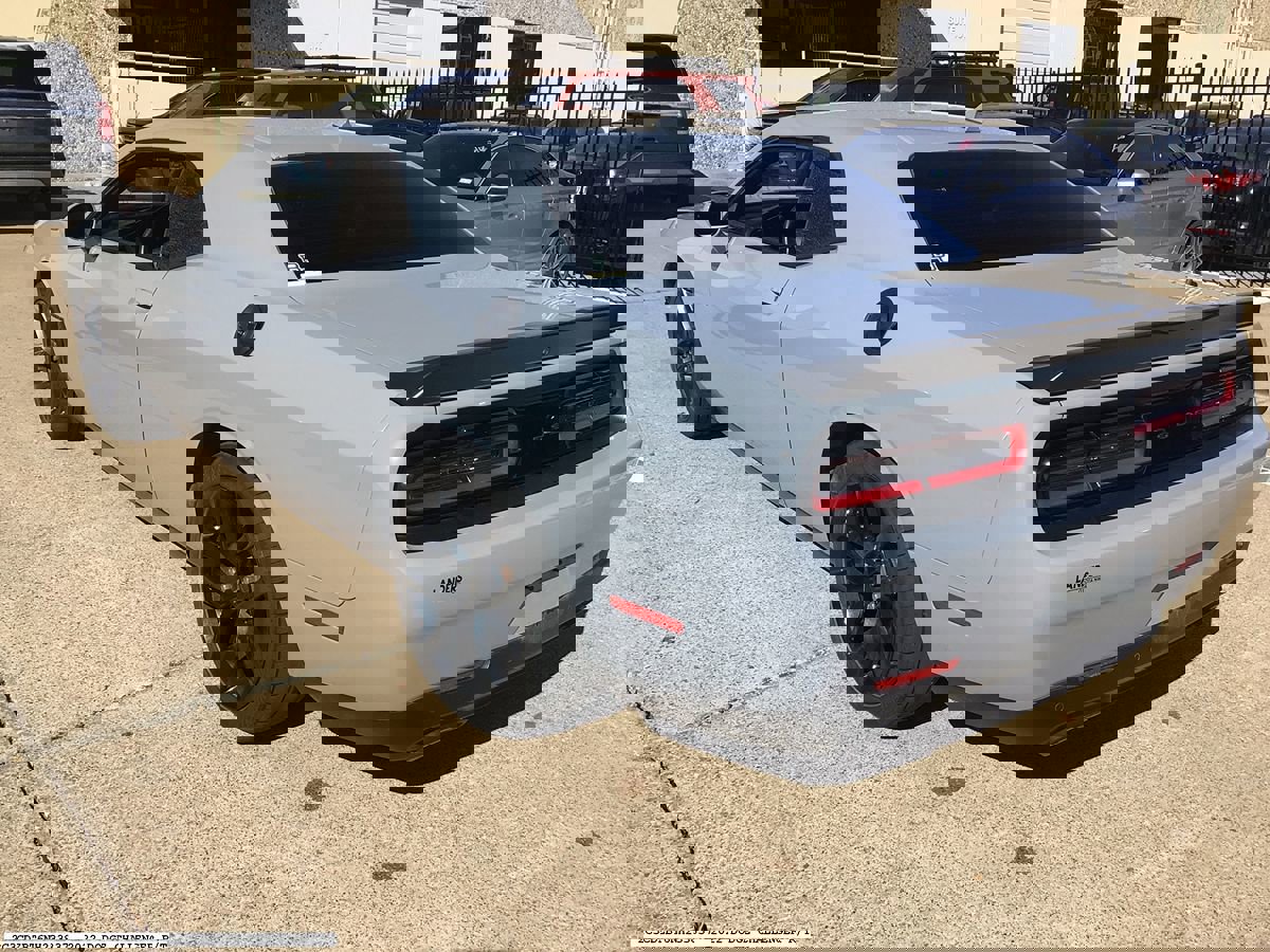 Used 2022 Dodge Challenger R/T w/ Plus Package image 6
