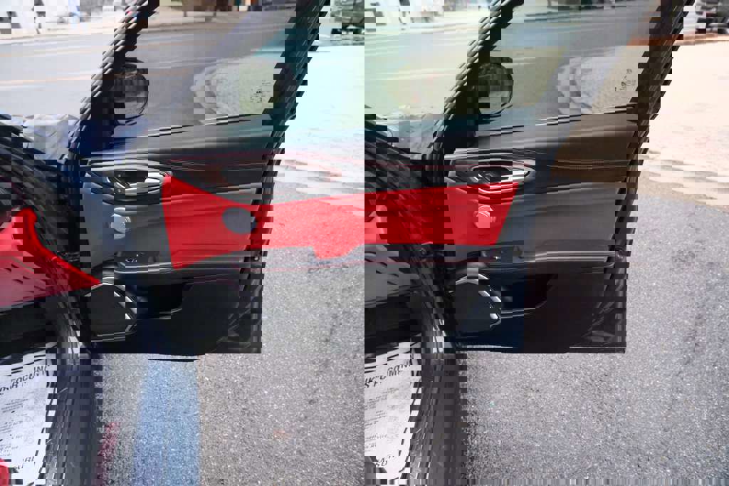 Used 2019 Alfa Romeo Giulia Ti w/ Quick Order Package 22Z Lusso image 32