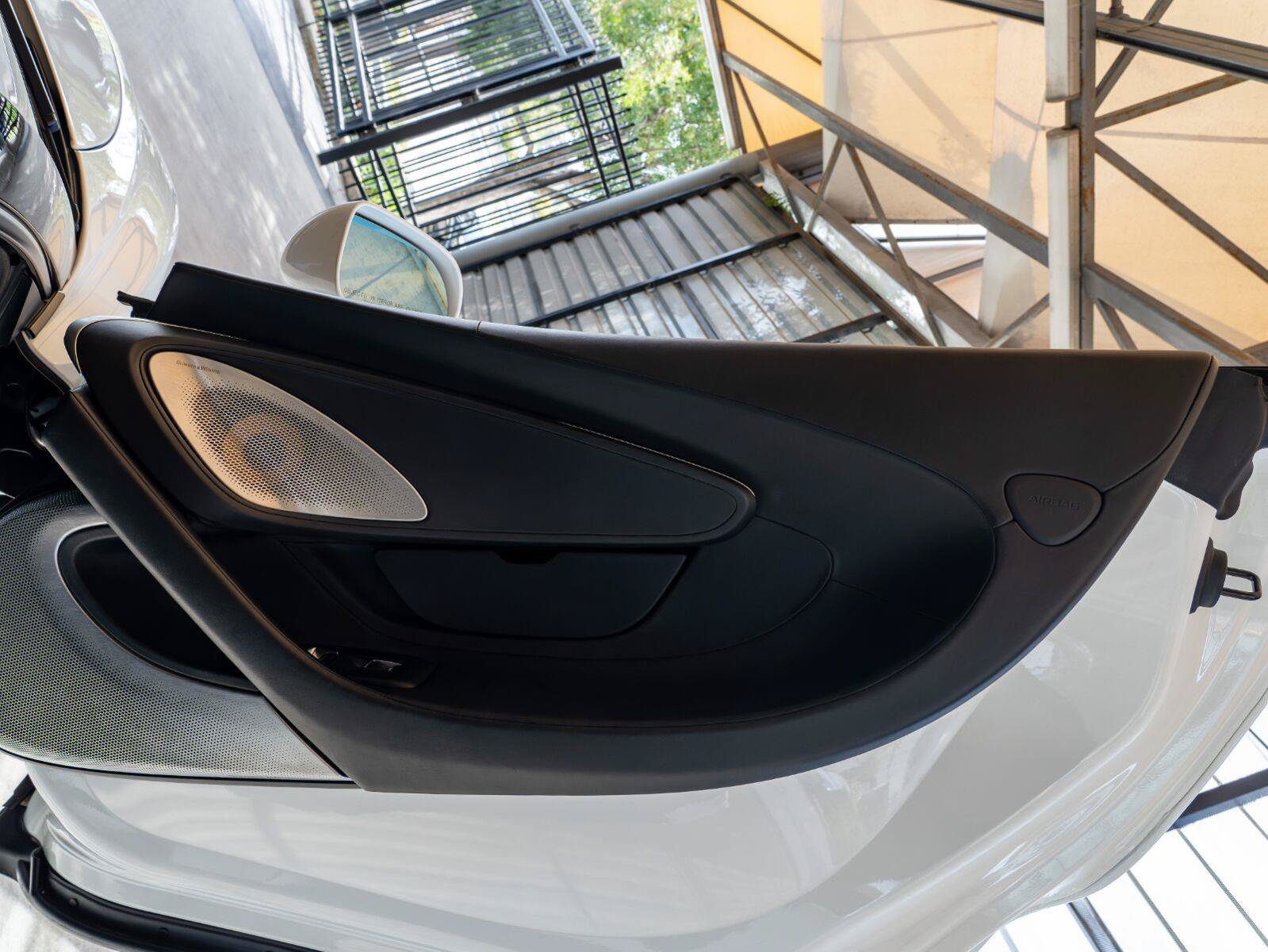 Used 2020 McLaren GT RWD image 19
