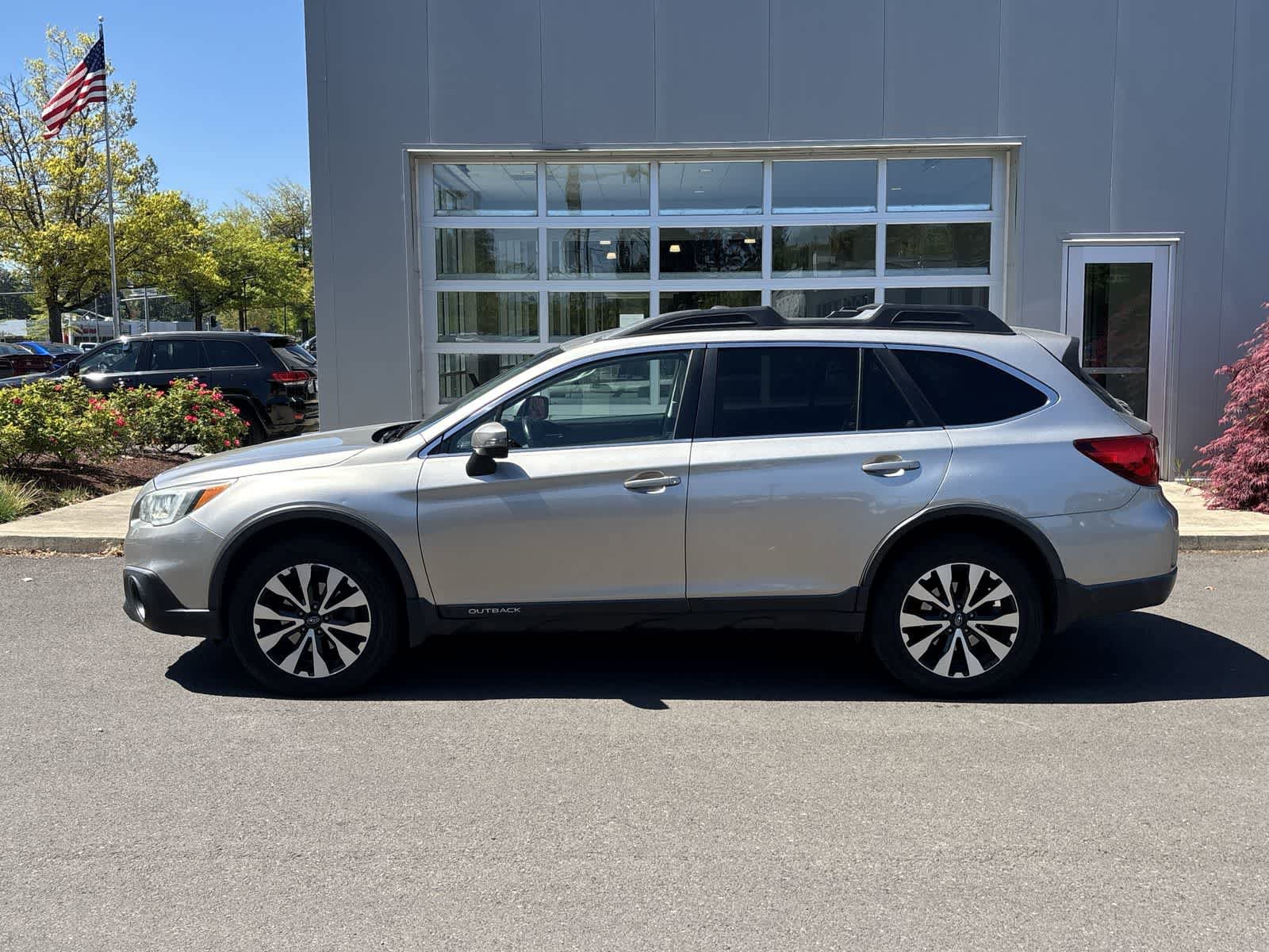 Used 2016 Subaru Outback 3.6R Limited AWD/4WD image 2