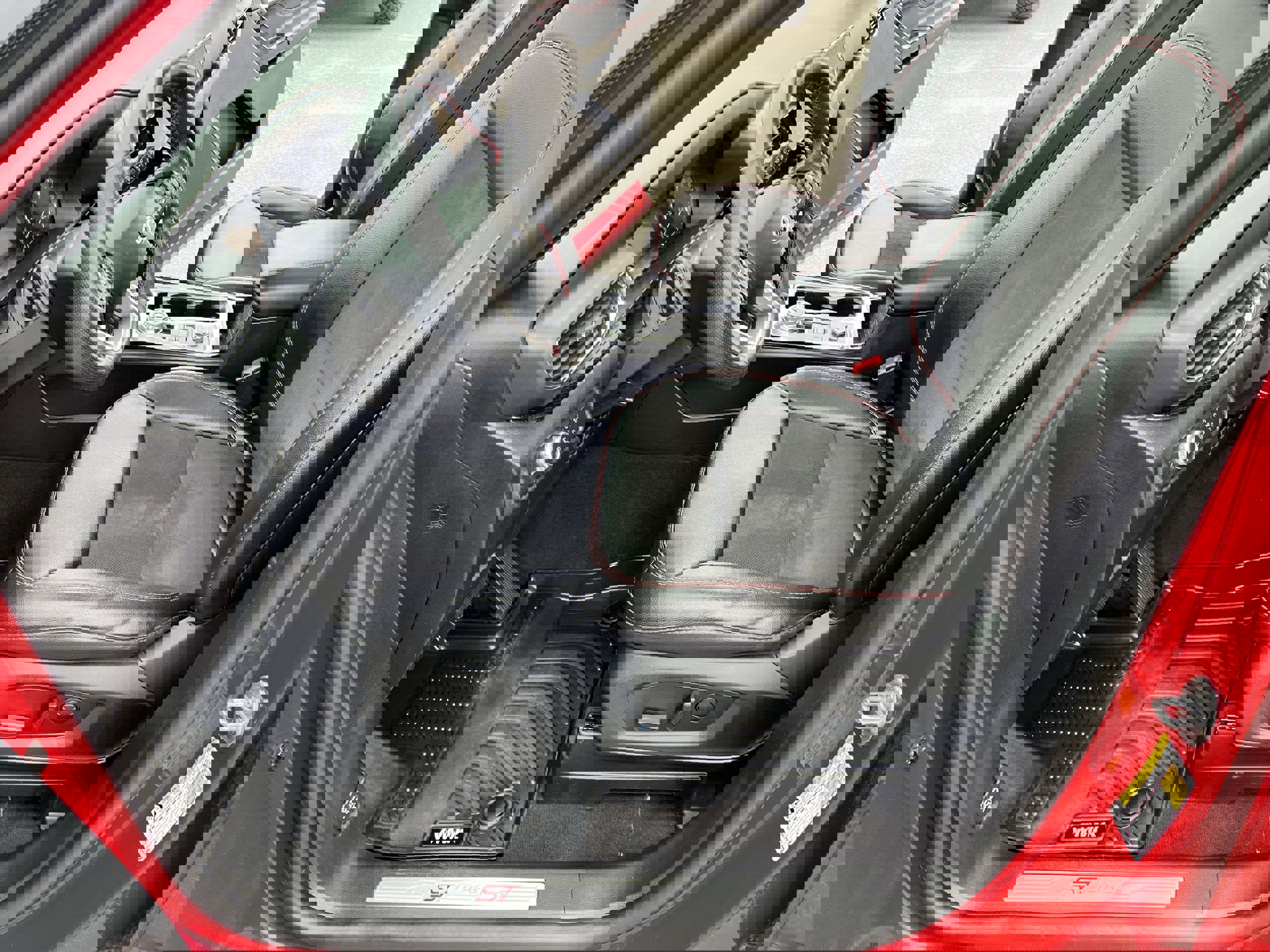 Used 2022 Ford Explorer ST-Line w/ Class IV Trailer Tow Package image 10