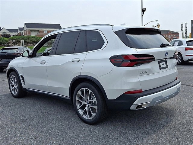Certified 2026 BMW X5 xDrive50e w/ Climate Comfort Package image 3