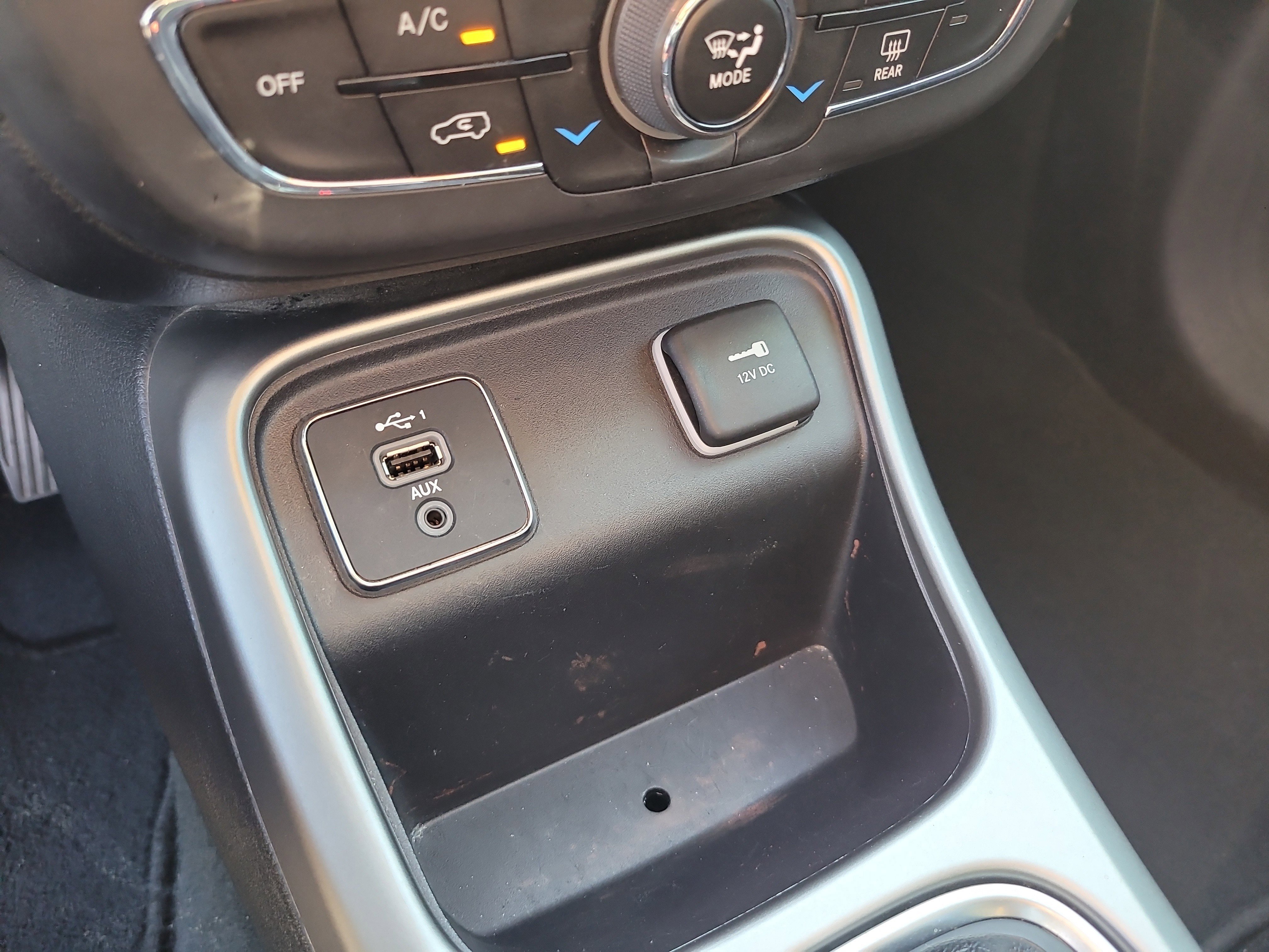 Used 2020 Jeep Compass Latitude FWD image 23
