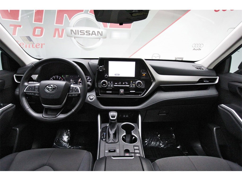 Used 2024 Toyota Highlander XLE image 7