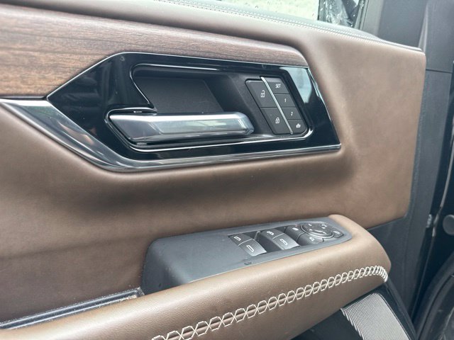 Used 2025 GMC Yukon Denali Ultimate AWD/4WD image 15