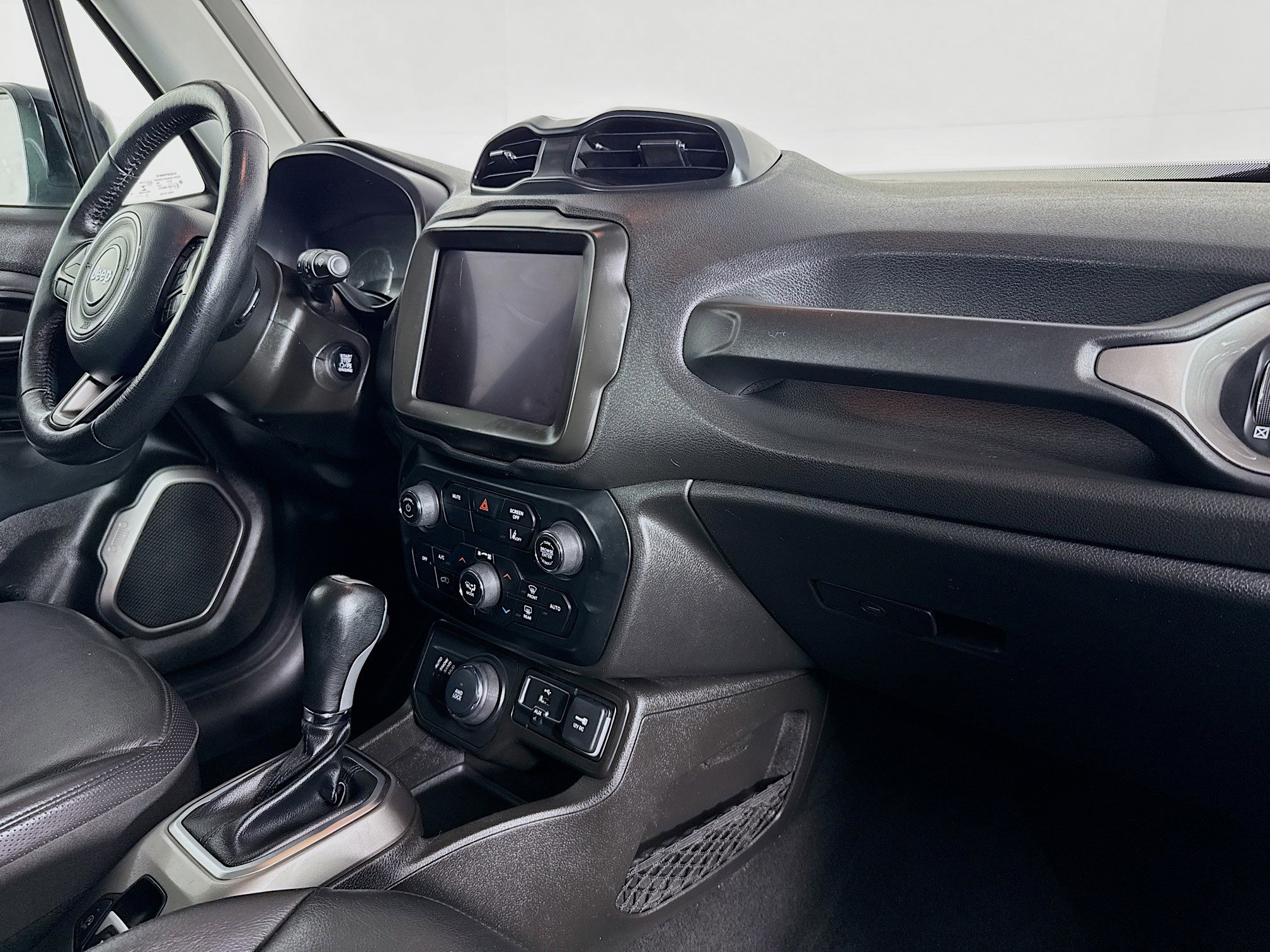 Used 2022 Jeep Renegade Limited w/ Sun, Sound & Wheels Group image 29