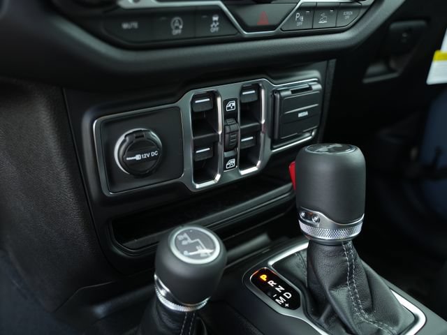 Used 2026 Jeep Wrangler Unlimited Sahara AWD/4WD image 33