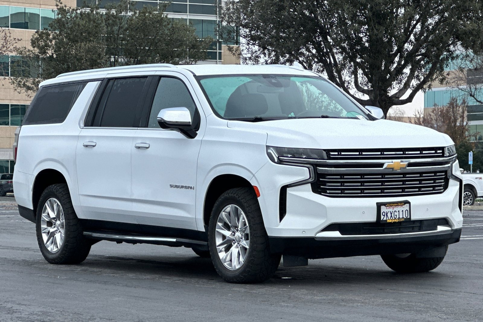 Used 2022 Chevrolet Suburban Premier image 2