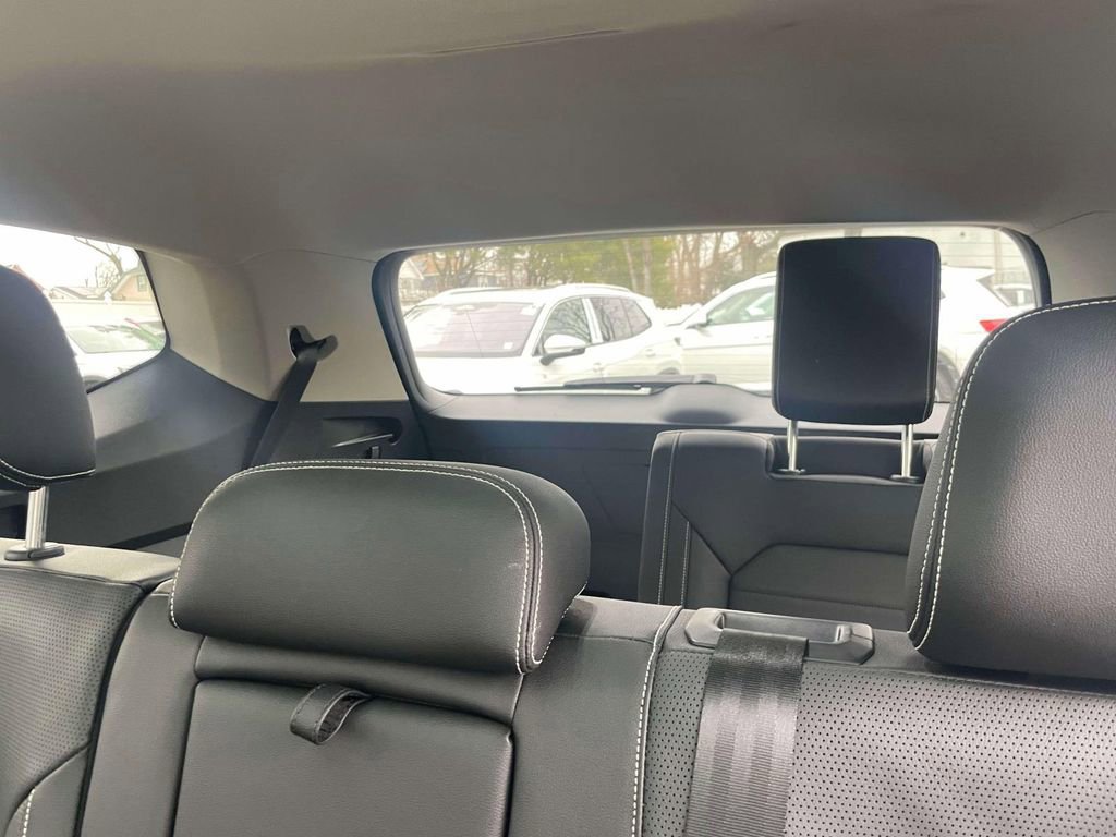 New 2025 Volkswagen Atlas SE image 13