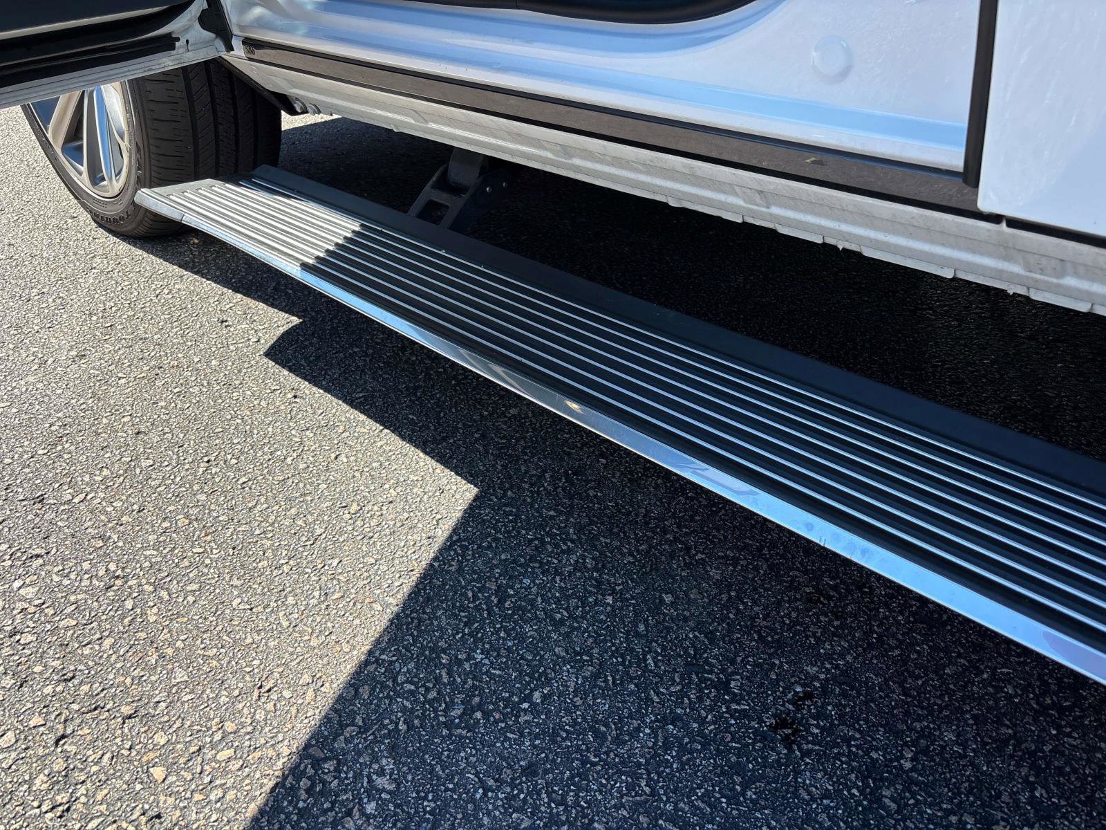 Used 2022 Jeep Grand Wagoneer Series II w/ Convenience Group III image 7