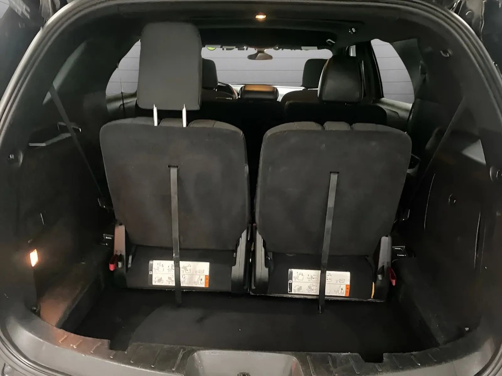 Used 2018 Ford Explorer XLT w/ Equipment Group 201A FWD image 12
