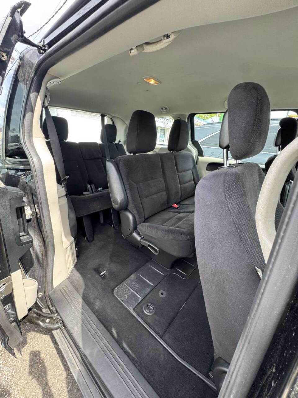 Used 2014 Dodge Grand Caravan American Value Package FWD image 12