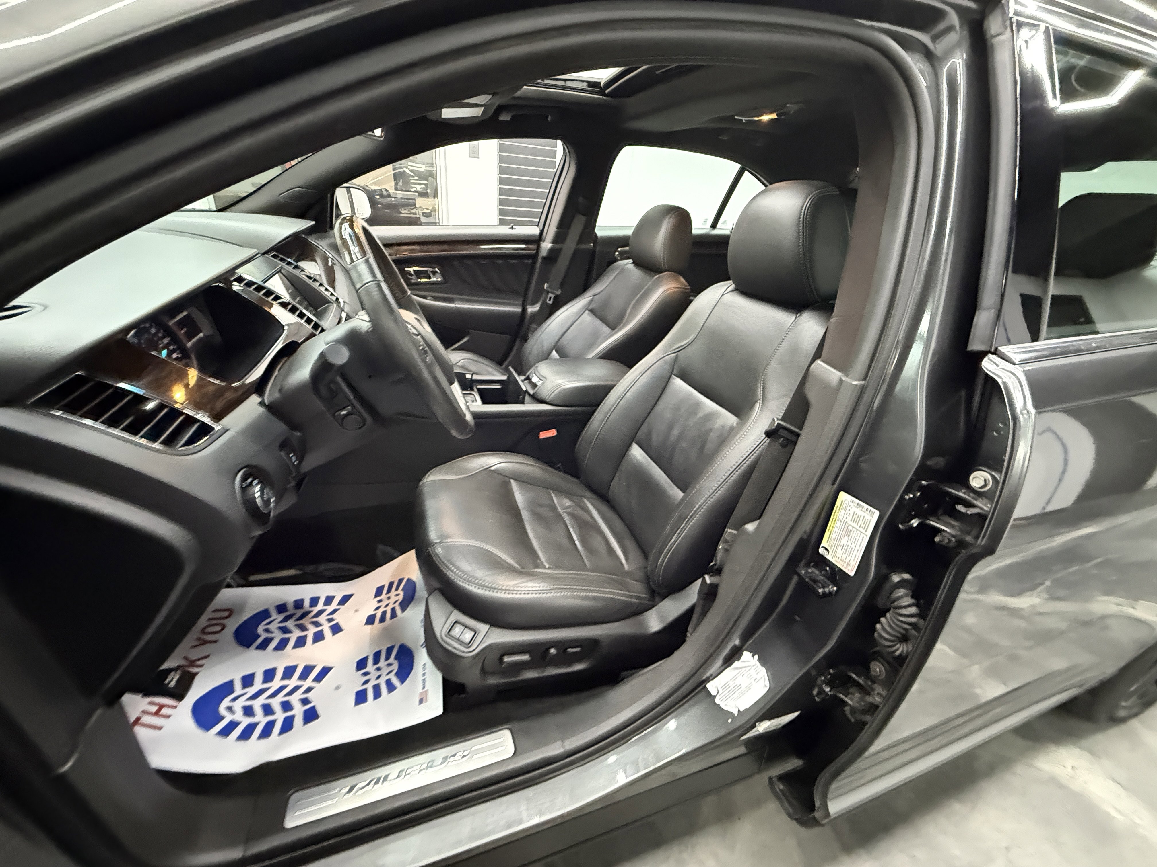 Used 2017 Ford Taurus Limited image 15