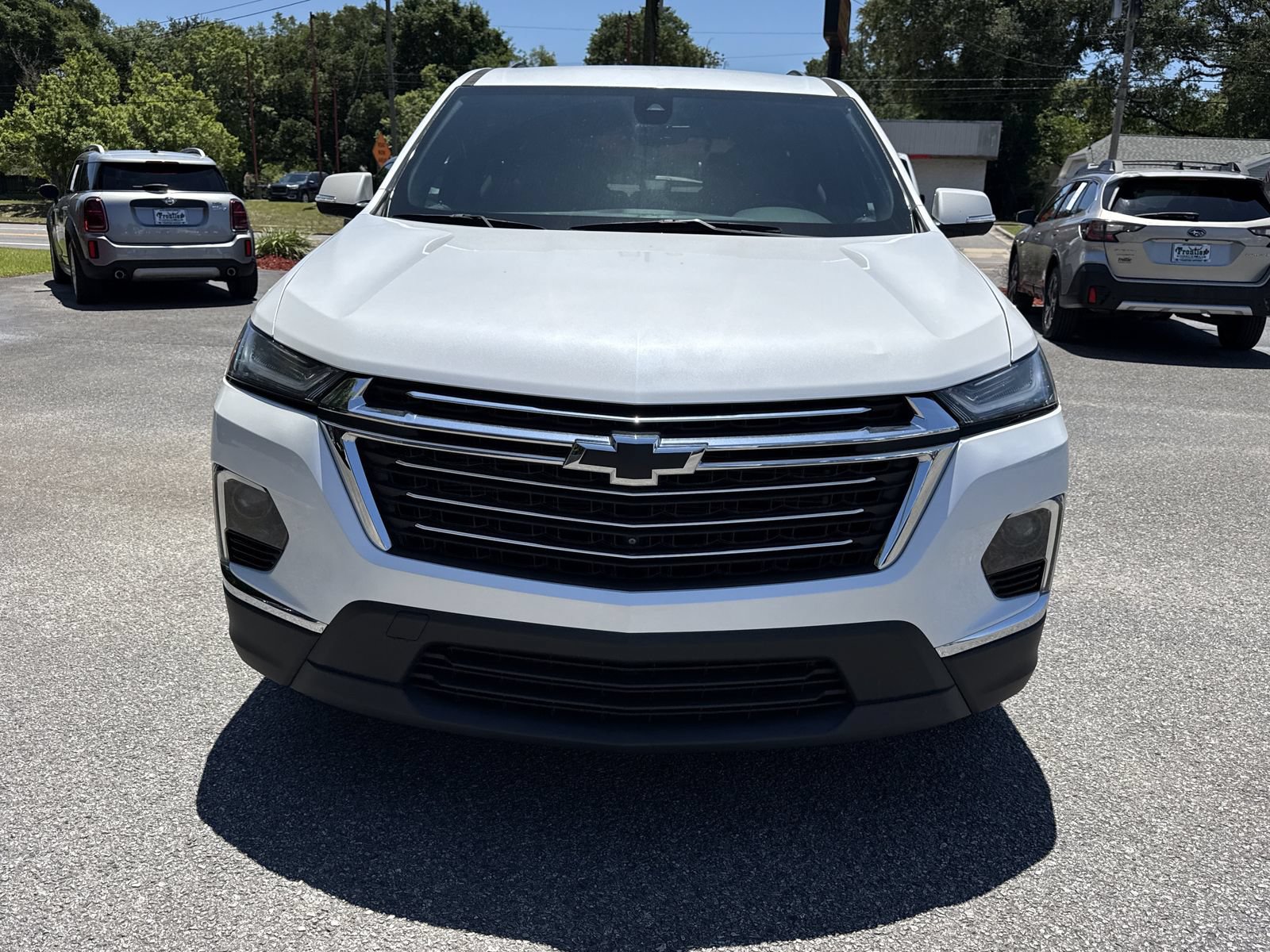 Used 2023 Chevrolet Traverse LT w/ Rear Camera Mirror Package FWD image 8