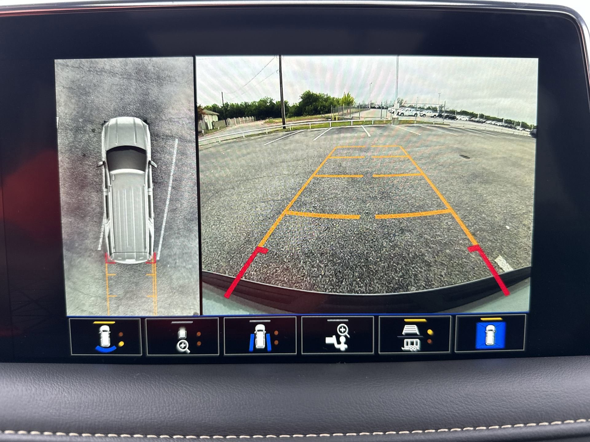 Used 2024 GMC Yukon XL SLT w/ SLT Luxury Package RWD image 24