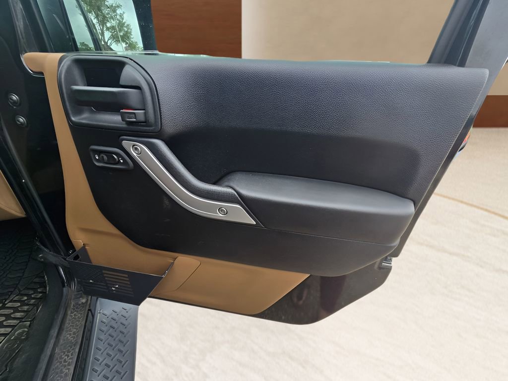 Used 2013 Jeep Wrangler Unlimited Sahara w/ Connectivity Group image 71