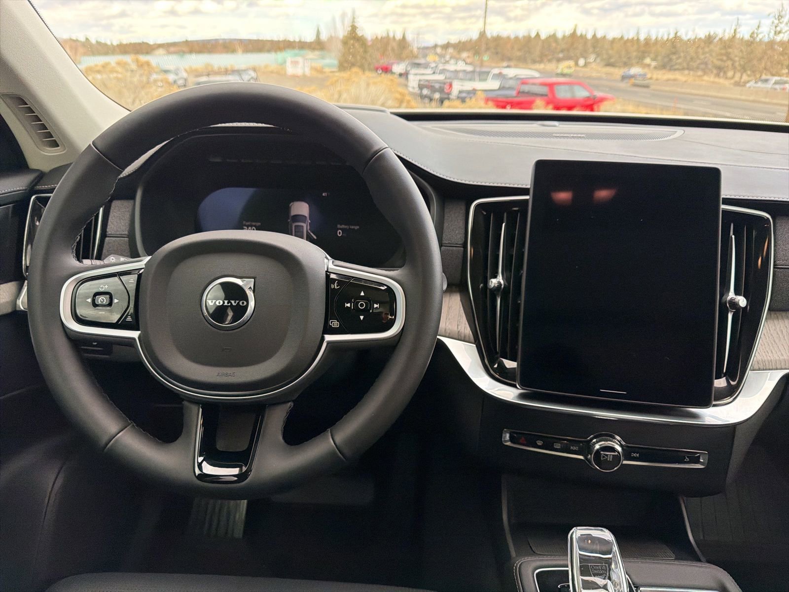 Used 2025 Volvo XC90 T8 Ultra w/ Protection Package Premier image 10