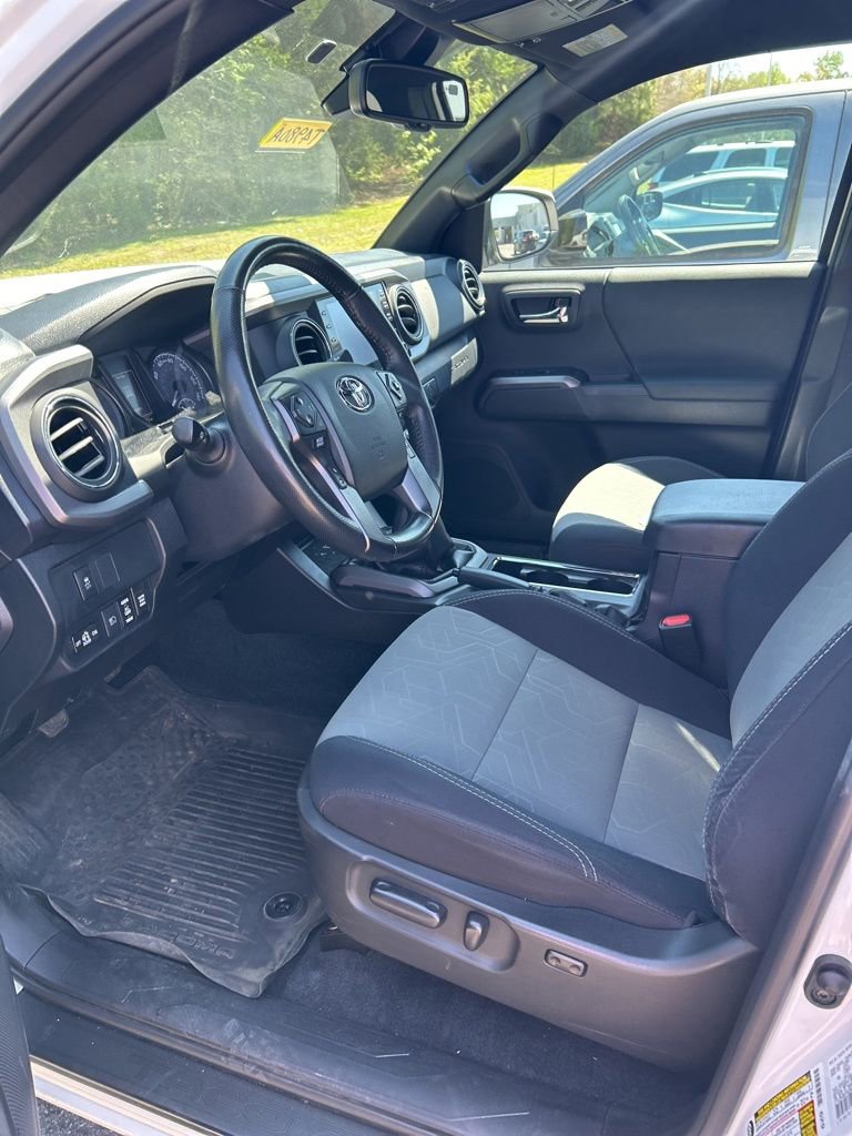 Used 2021 Toyota Tacoma TRD Off-Road w/ Technology Package image 8