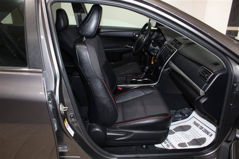 Used 2016 Toyota Camry SE FWD image 25