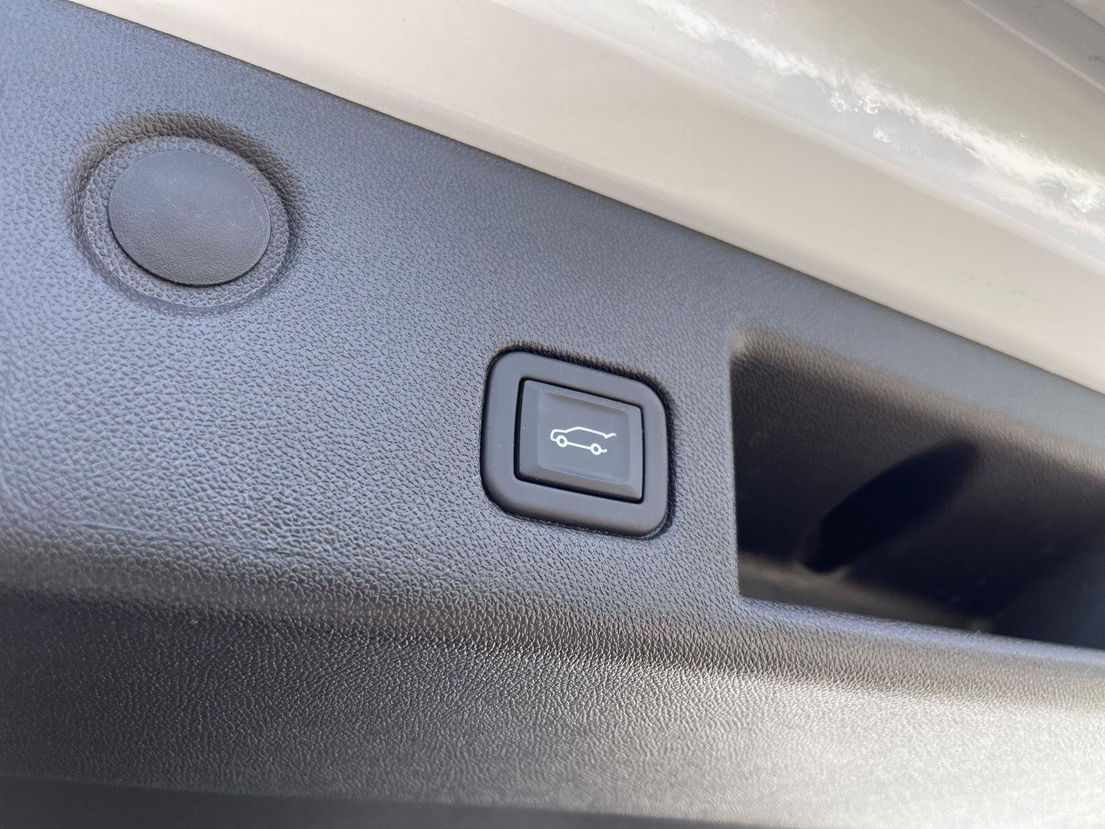 Used 2024 Chevrolet Equinox LT w/ LPO, Floor Liner Package FWD image 39