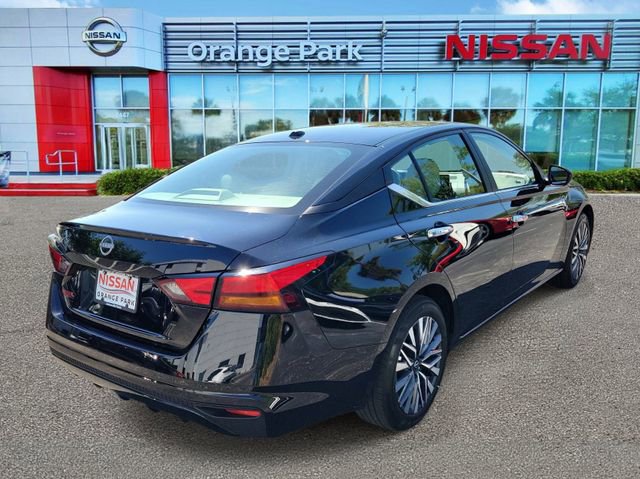 Used 2025 Nissan Altima 2.5 SV FWD image 2
